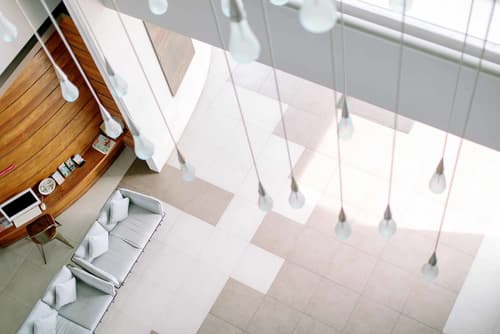 Mahogany Hotel, Interior entrance