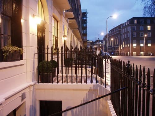 The Goodenough Hotel London, Front of property