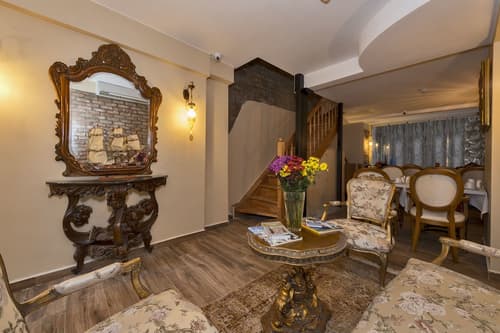 By Murat Royal Hotels, Lobby sitting area