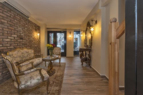 By Murat Royal Hotels, Lobby sitting area