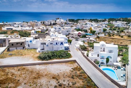 LavaRock Villa, Exterior