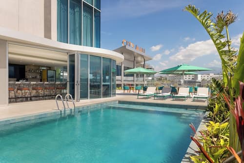 Hilton Garden Inn San Jose Airport City Mall, Pool