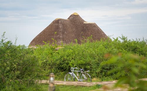 Aardvark Safari Lodge, Exterior