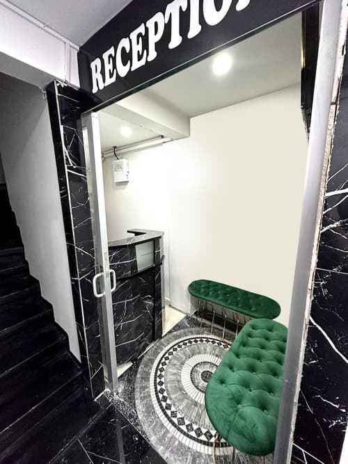 Menesa Hotel, Reception