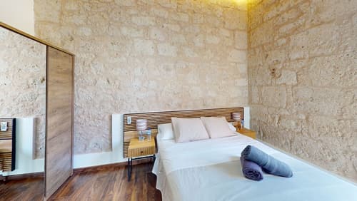 Triana Rooms EH, Room