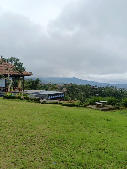 Munduk Tentrem, Pool