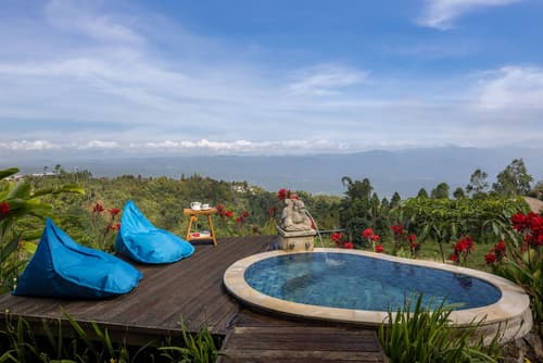 Munduk Tentrem, Primary image