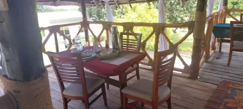 Mafia Fabu Lodge, Restaurant