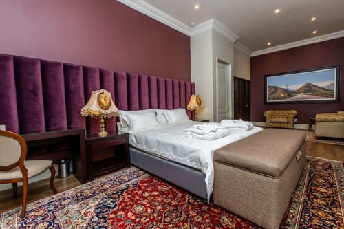 The Monarch Hotel, Room