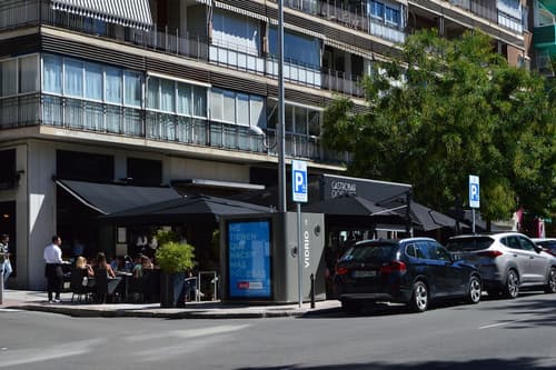 Debod Hostel, Exterior