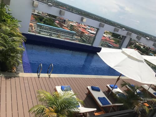 V V Hotel Battambang, Rooftop pool