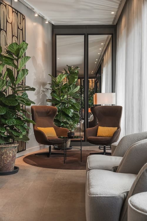 Welcome Hotel, Reception