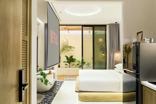 Kin Wander Trung Son, Room