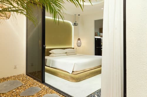 Kin Wander Trung Son, Room