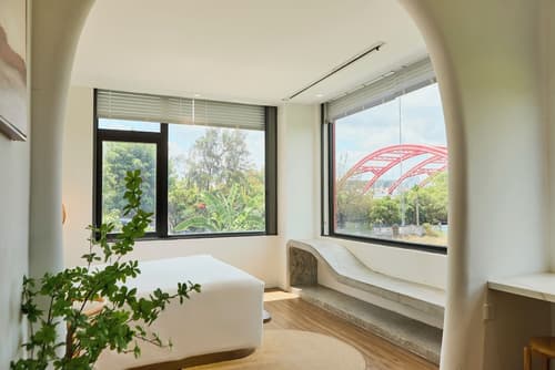 Kin Wander Trung Son, Room