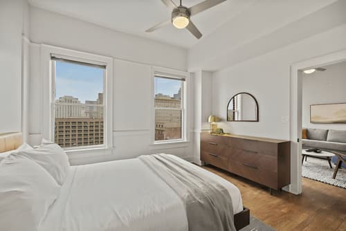 The Maverick, powered by Placemakr - River Walk, Room