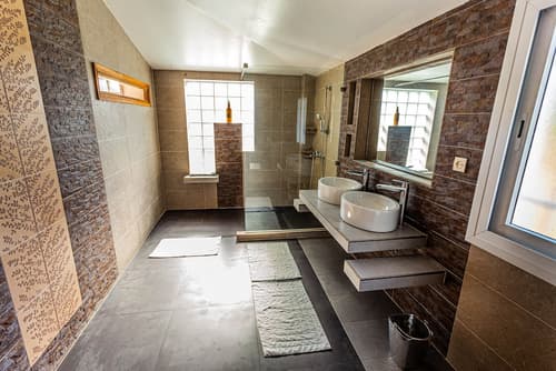 Eulophiella, Bathroom