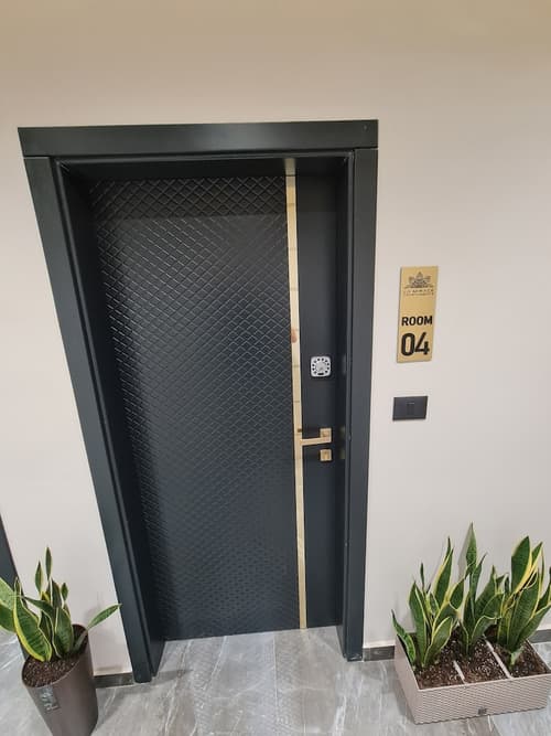 La Mirage Suites & Apartments, Interior entrance