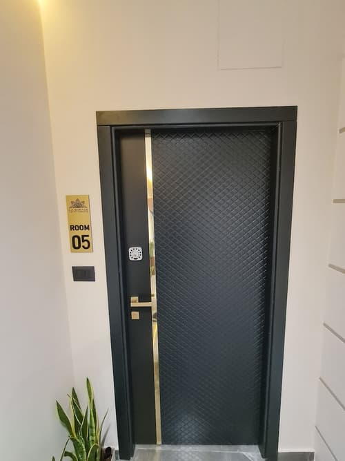 La Mirage Suites & Apartments, Interior entrance