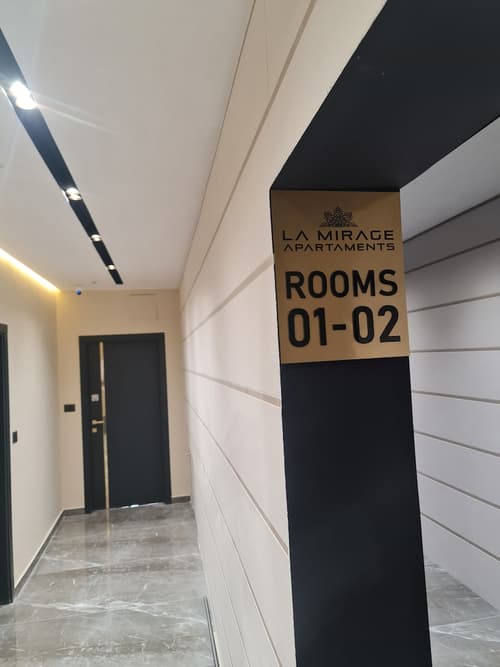 La Mirage Suites & Apartments, Interior entrance