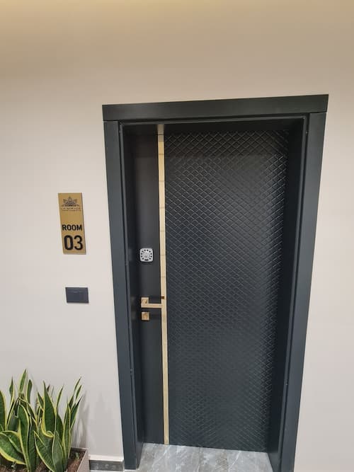 La Mirage Suites & Apartments, Interior entrance