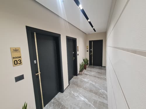 La Mirage Suites & Apartments, Interior entrance