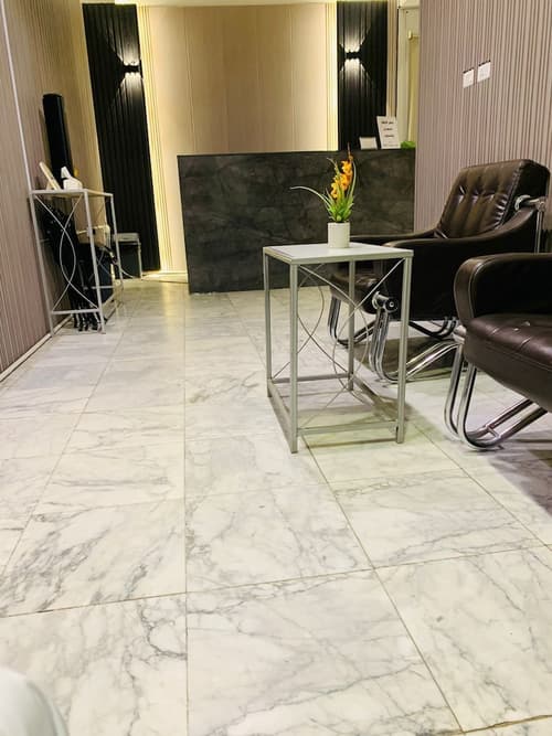 Lina hotel, Reception