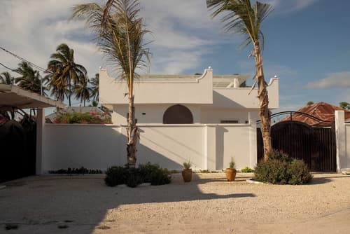 Paje White House, Room