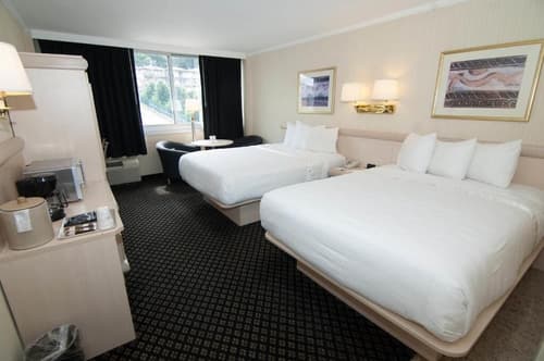 Ramada by Wyndham North Bergen, Room