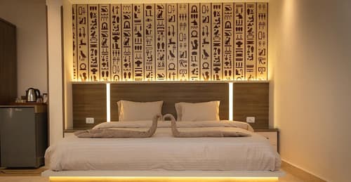 Narmer Pyramids View, Room