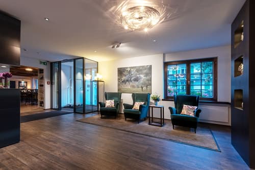 Mirabeau Alpine, Lobby sitting area