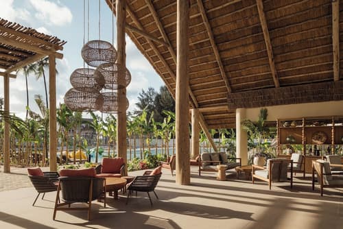 JAZ Elite Aurora, Lobby