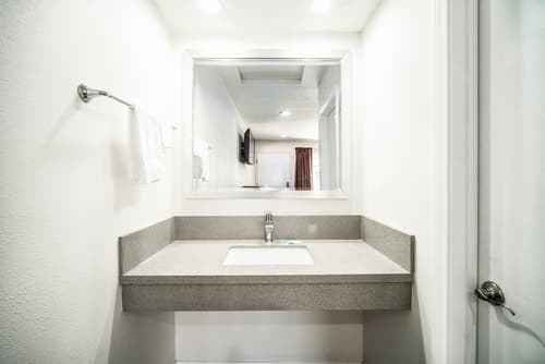 Bell Manor Motel, Room