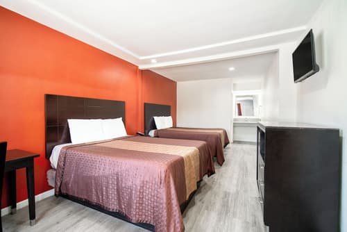 Bell Manor Motel, Room