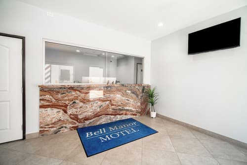 Bell Manor Motel, Reception