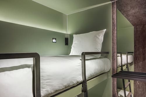 The Usual Rotterdam, Room