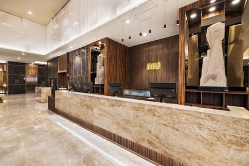 Hotel Riu Plaza Chicago, Reception