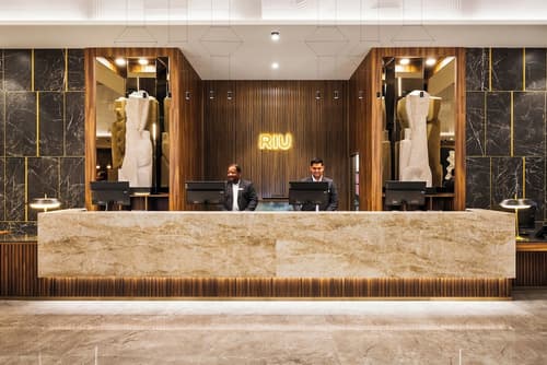 Hotel Riu Plaza Chicago, Reception