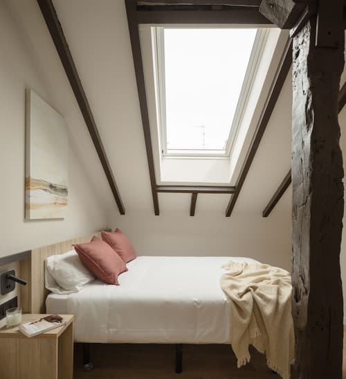 Líbere Bilbao Ledesma, Room