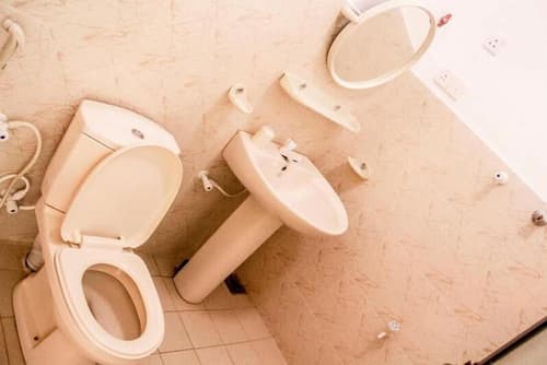 Larn's villa., Bathroom