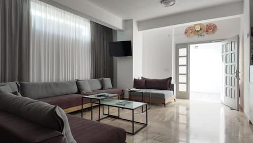 Marybill, Lobby sitting area