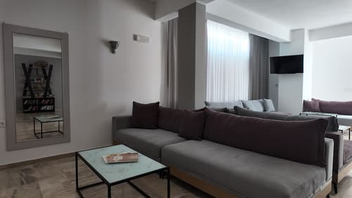 Marybill, Lobby sitting area