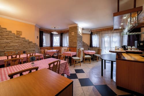 Kristal Hotel, Restaurant