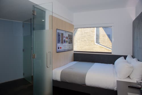 The Z Hotel Bath, Room