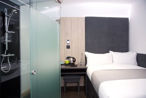 The Z Hotel Bath, Room