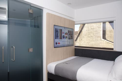 The Z Hotel Bath, Room