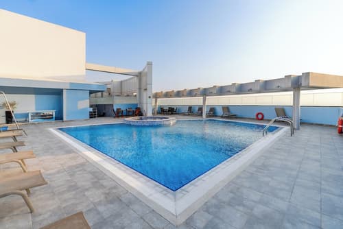 Montreal Barsha Hotel, Rooftop pool