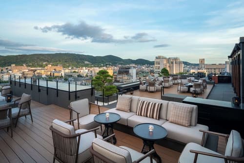 Hilton Kyoto, Bar (on property)