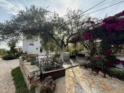 Hotel Stolis, Exterior