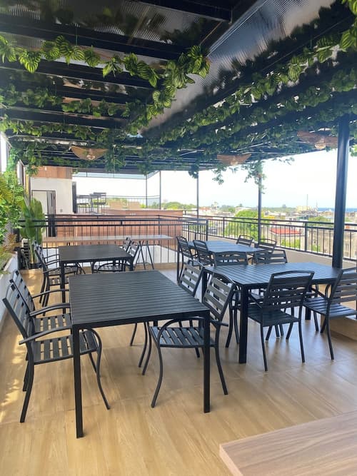 RIG Colonial Experience, Bar (on property)